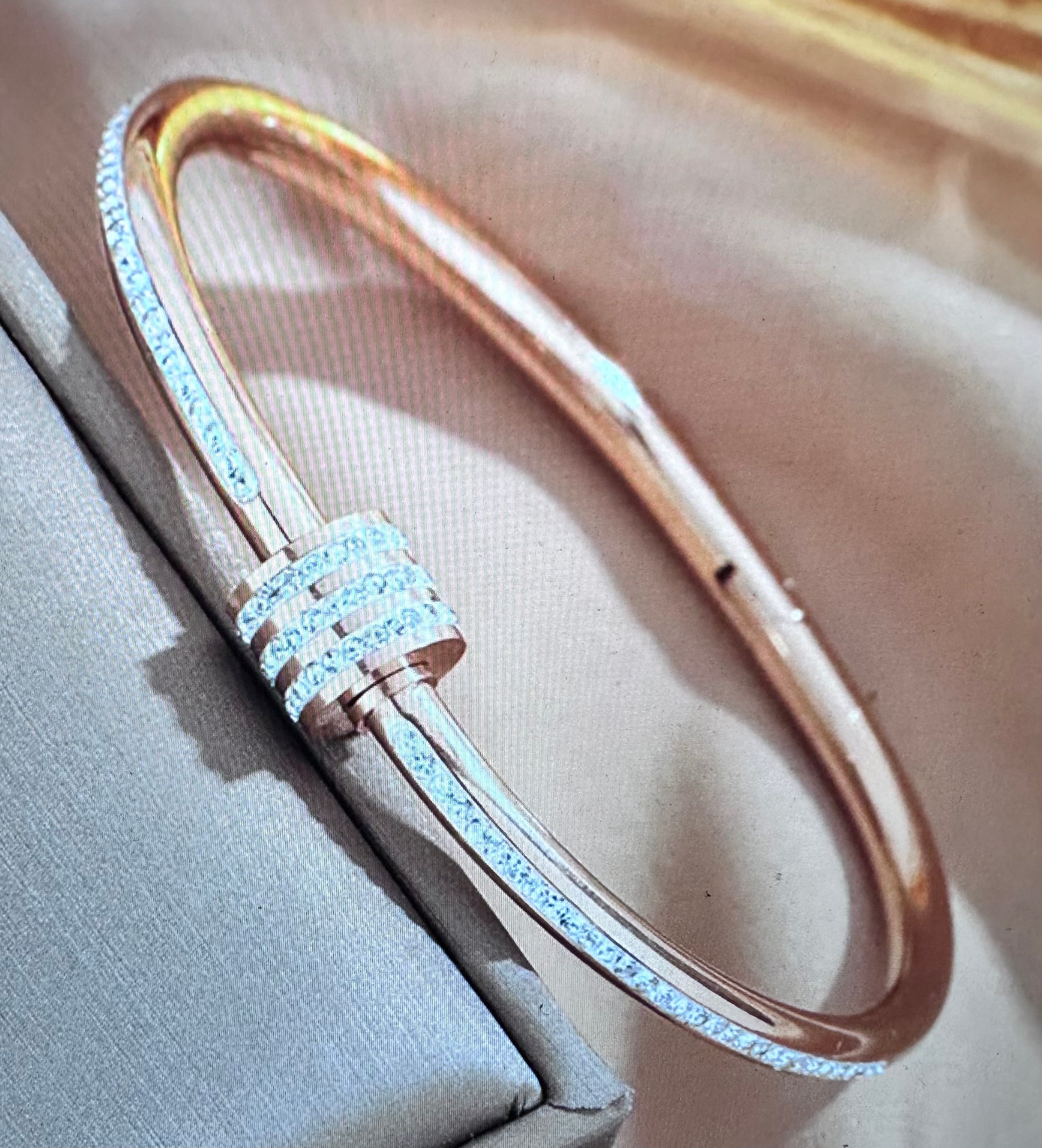Luxe Bolt – Rose Gold Edition