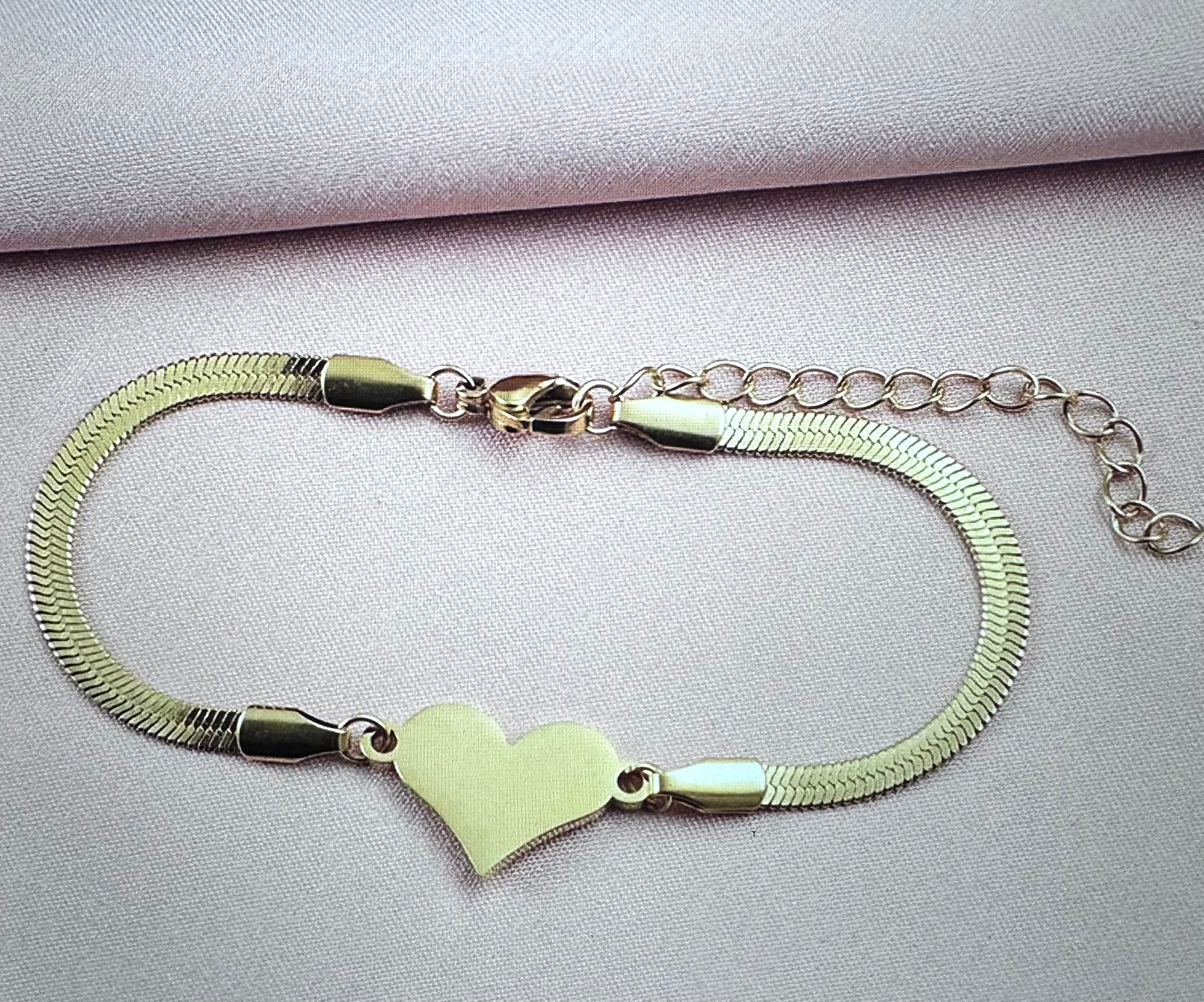 💛 Gold Bracelet: “Heart of Radiance”